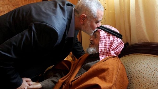 الآلاف يشيعون أبو أيمن طه بغزة